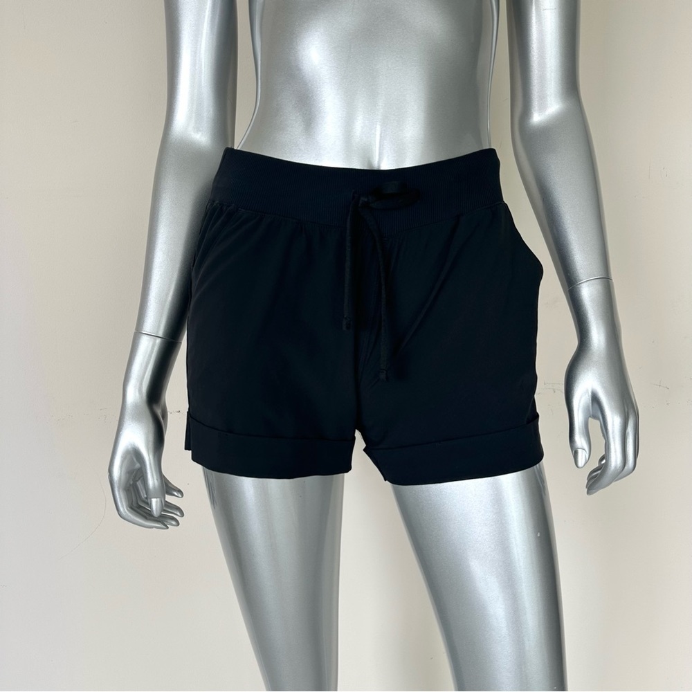 NEW!!! Zella women shorts size XS